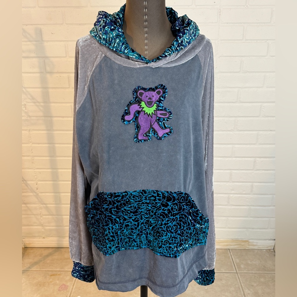 Grateful Dead 1 of a Kind Dancing Bear Delux pullover